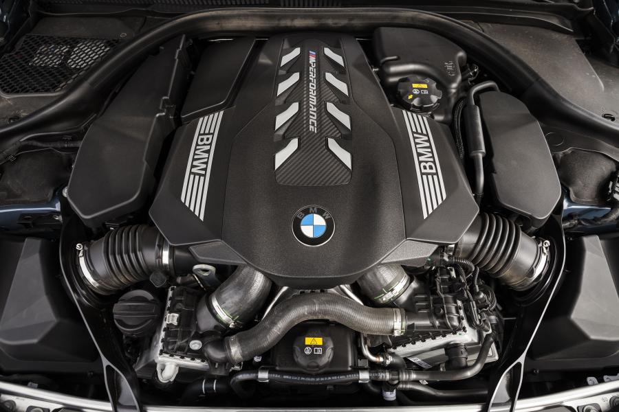 Моторный отсек BMW M850i xDrive (G15) 2018 года  (NA) (фото 26 из 33)